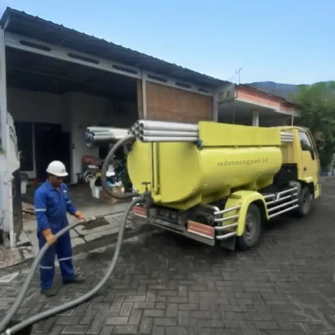 Proses Penyedotan WC